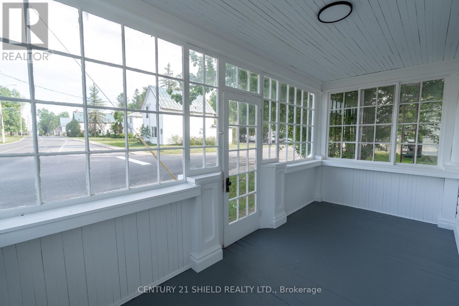 18491 Hughie Munro Street Property Photo 2