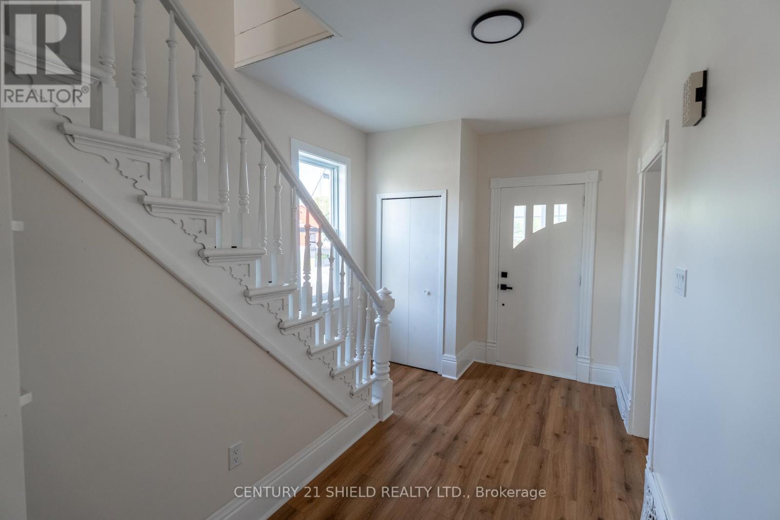 18491 Hughie Munro Street Property Photo 3