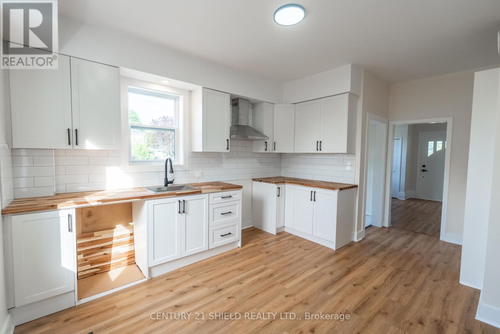 18491 Hughie Munro Street Property Photo 5