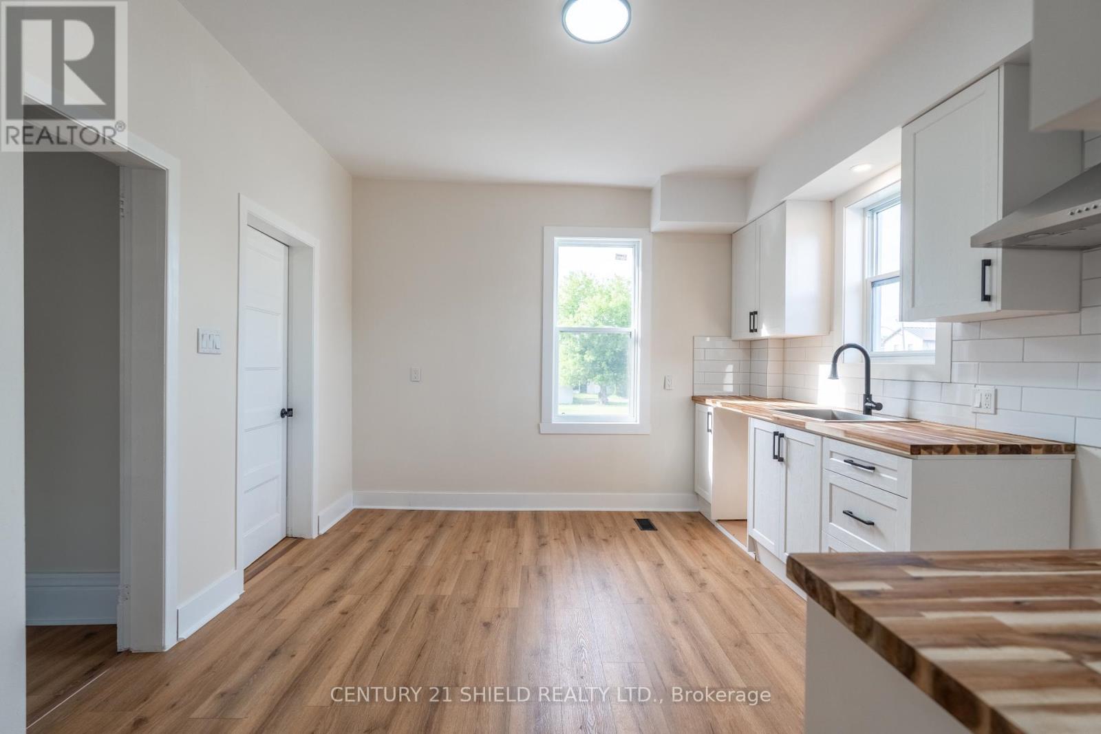 18491 Hughie Munro Street Property Photo 6