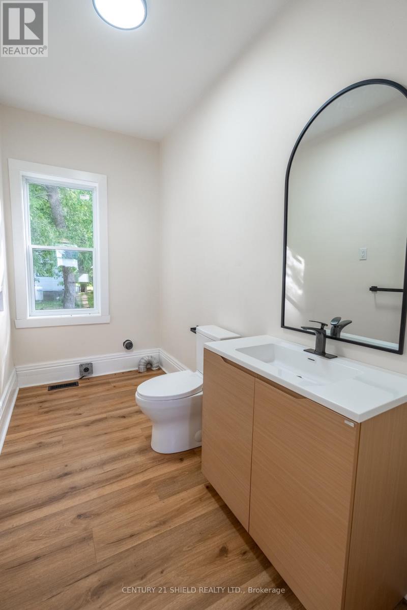 18491 Hughie Munro Street Property Photo 11