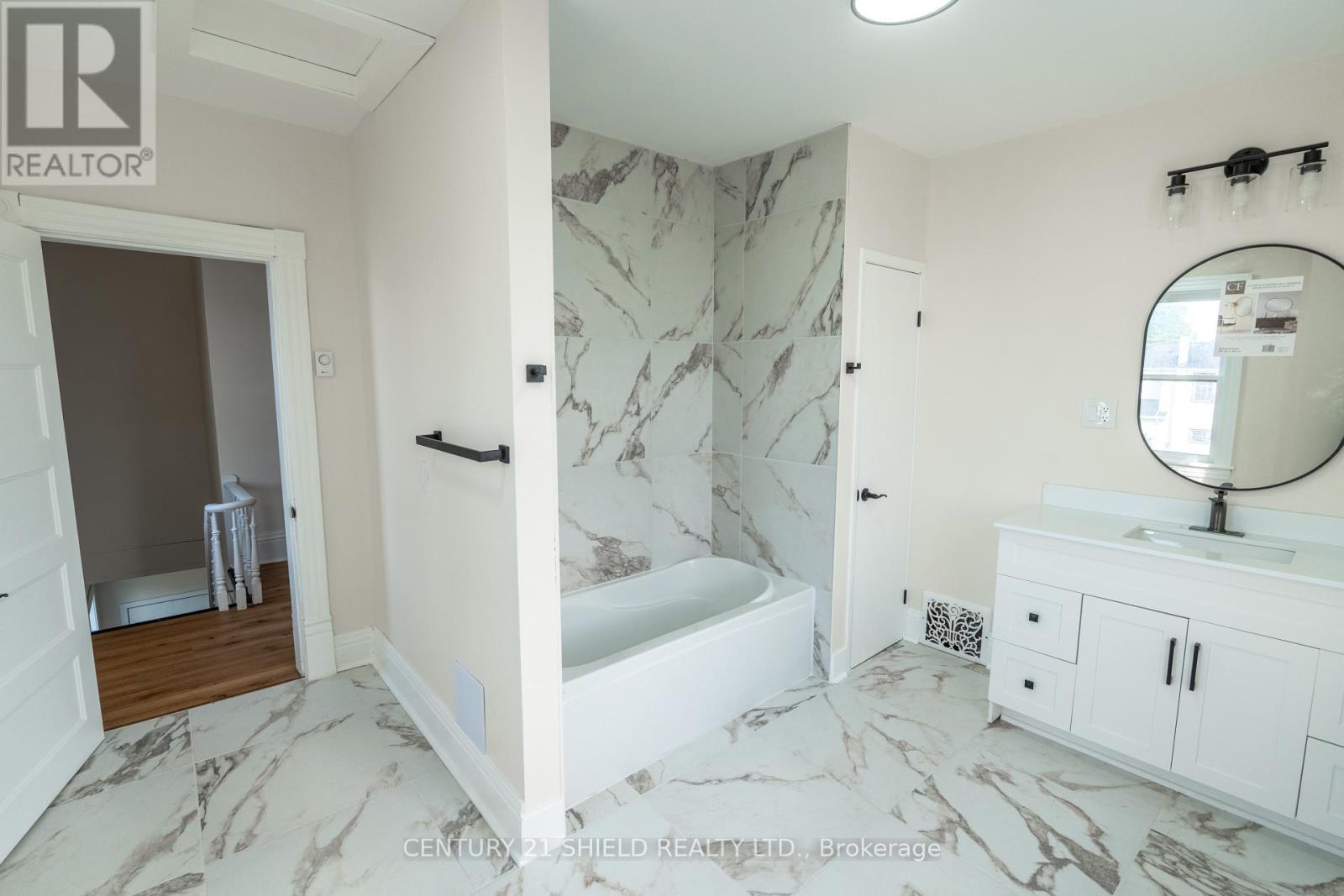 18491 Hughie Munro Street Property Photo 16