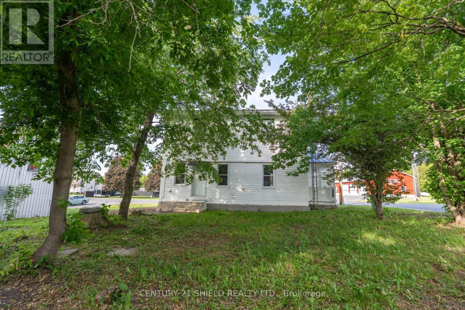 18491 Hughie Munro Street Property Photo 20