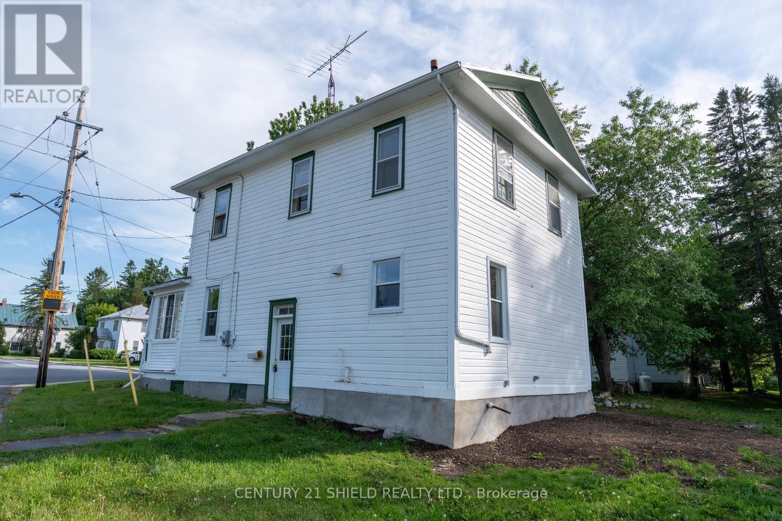 18491 Hughie Munro Street Property Photo 23