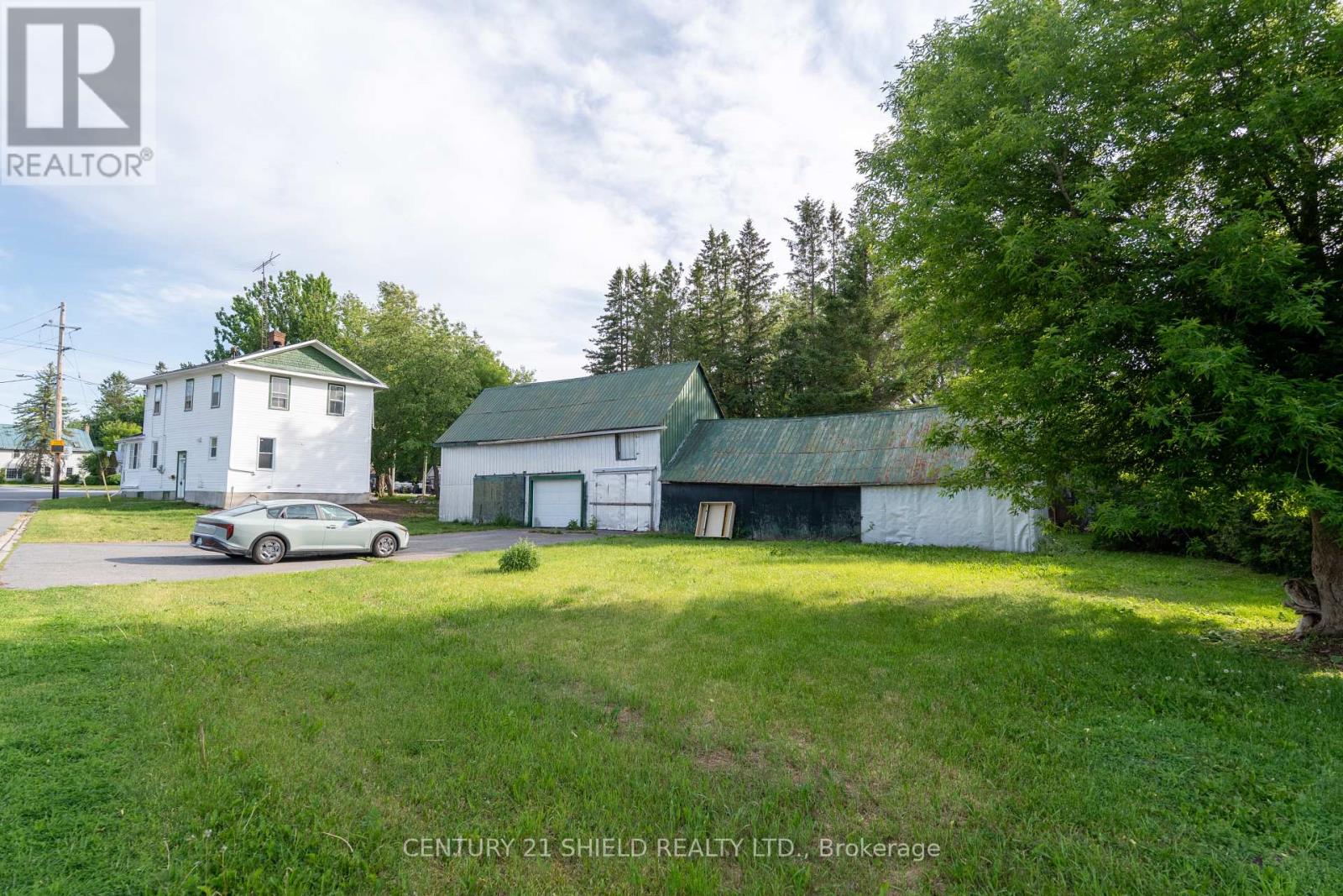 18491 Hughie Munro Street Property Photo 25