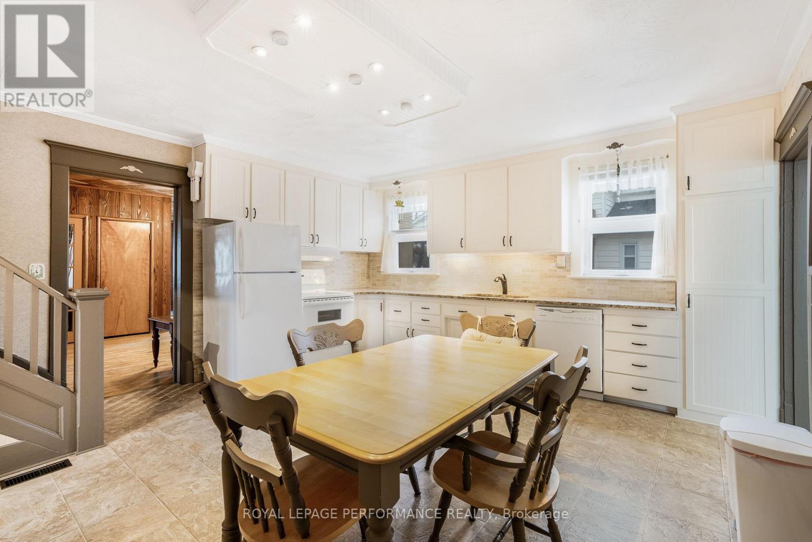 72 Longueuil Street Property Photo 8