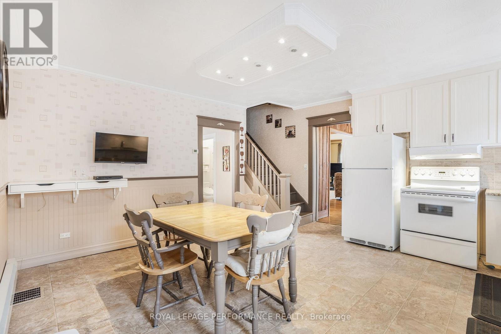 72 Longueuil Street Property Photo 9