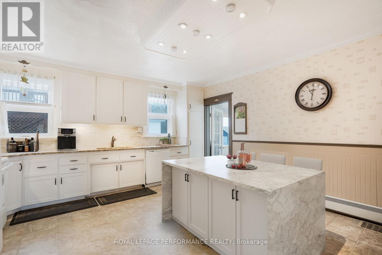 72 Longueuil Street Property Photo 11