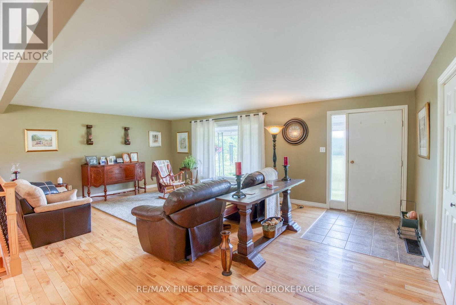 1286 Brock Road Property Photo 8