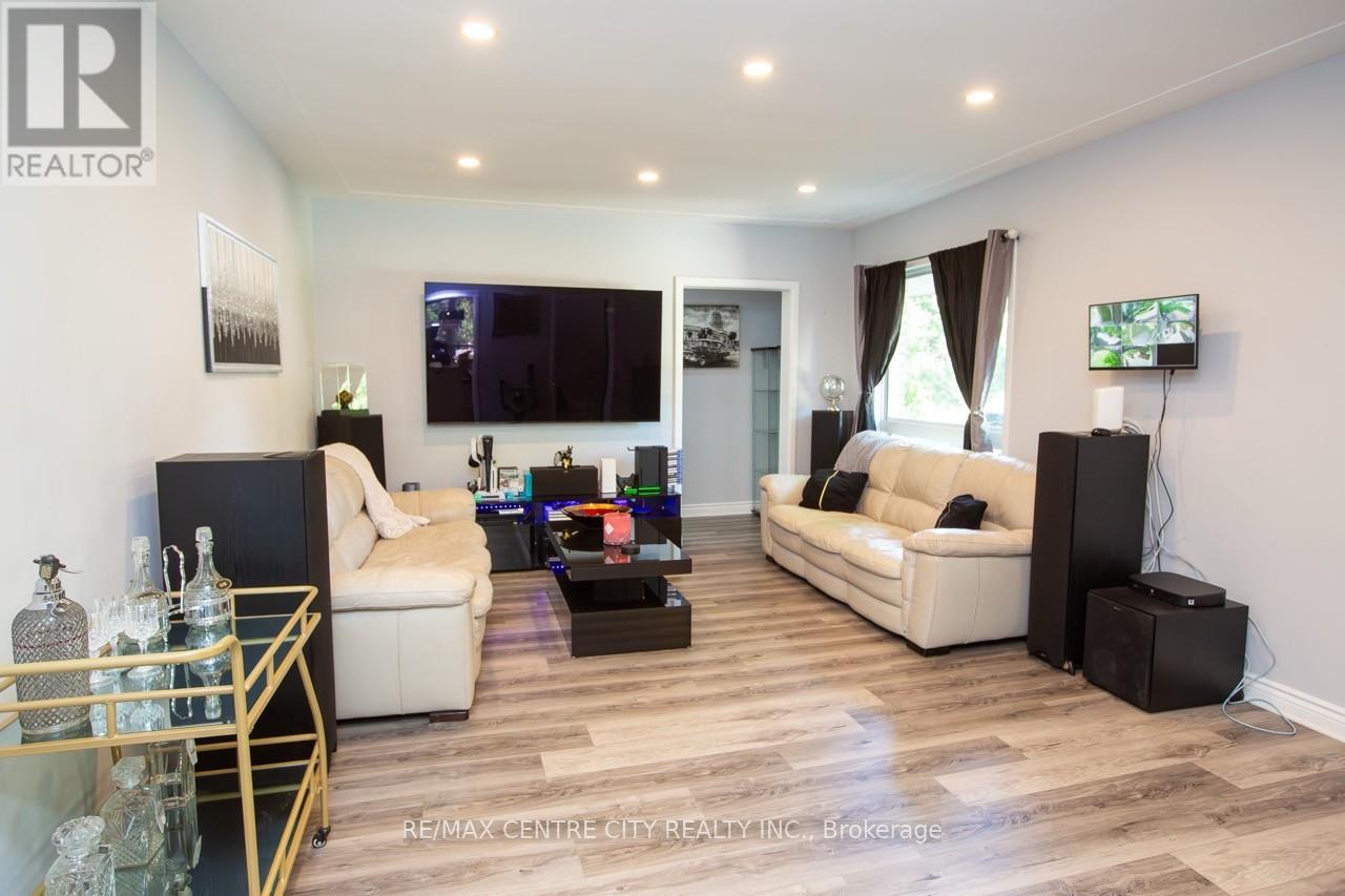 6 Prince Albert Street Property Photo 5