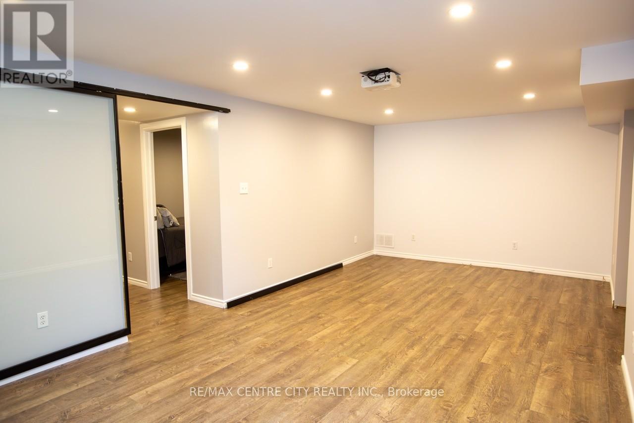 6 Prince Albert Street Property Photo 28