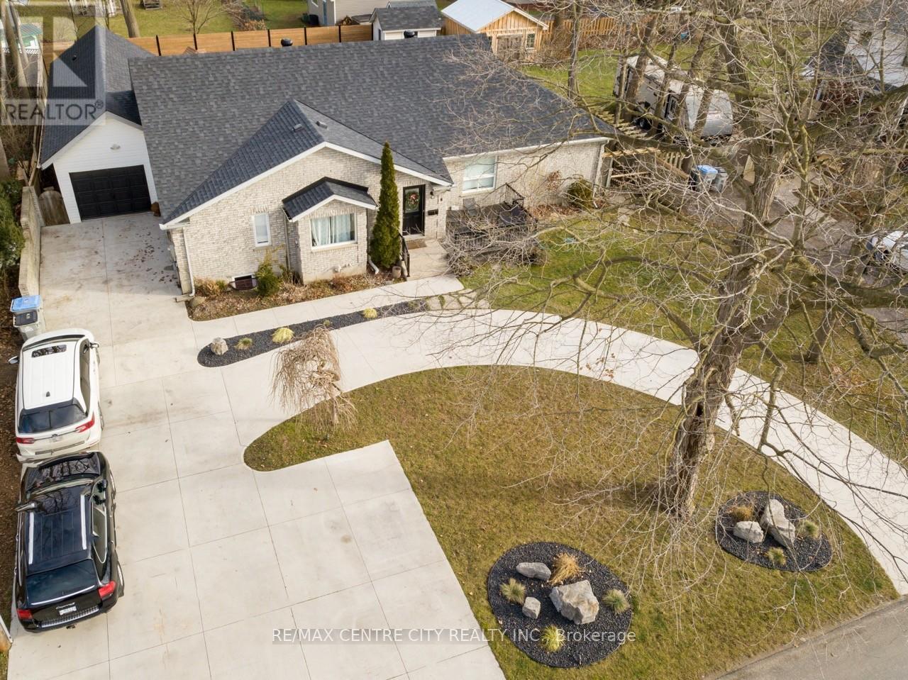 6 Prince Albert Street Property Photo 37