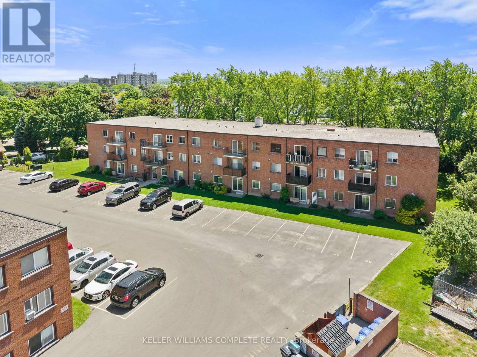 37 - 456 Carlton Street Property Photo 1