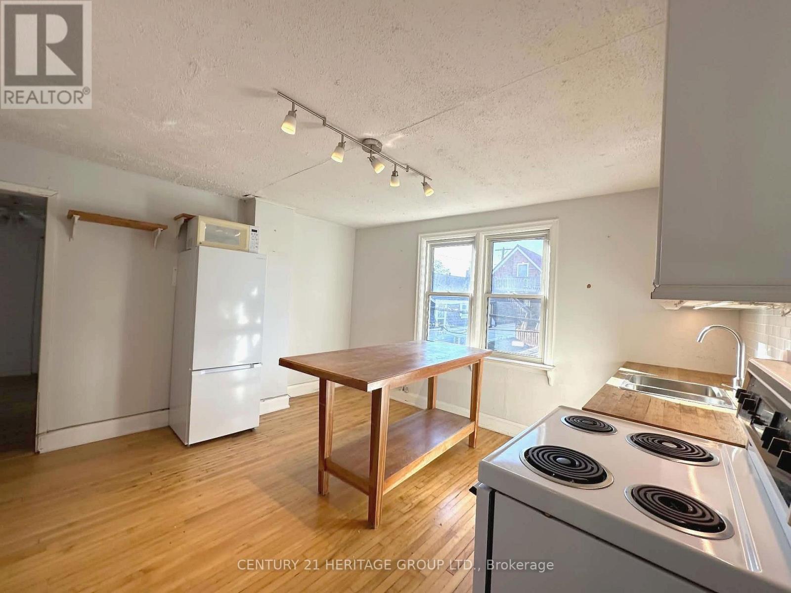 1125 Cannon Street E Property Photo 3