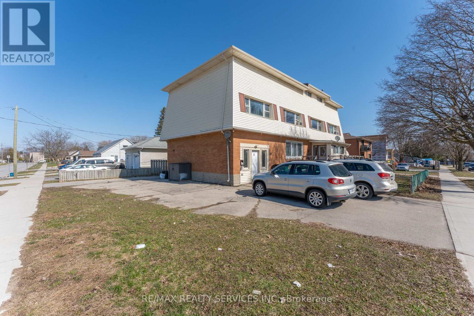 72 Florence Avenue Property Photo 6