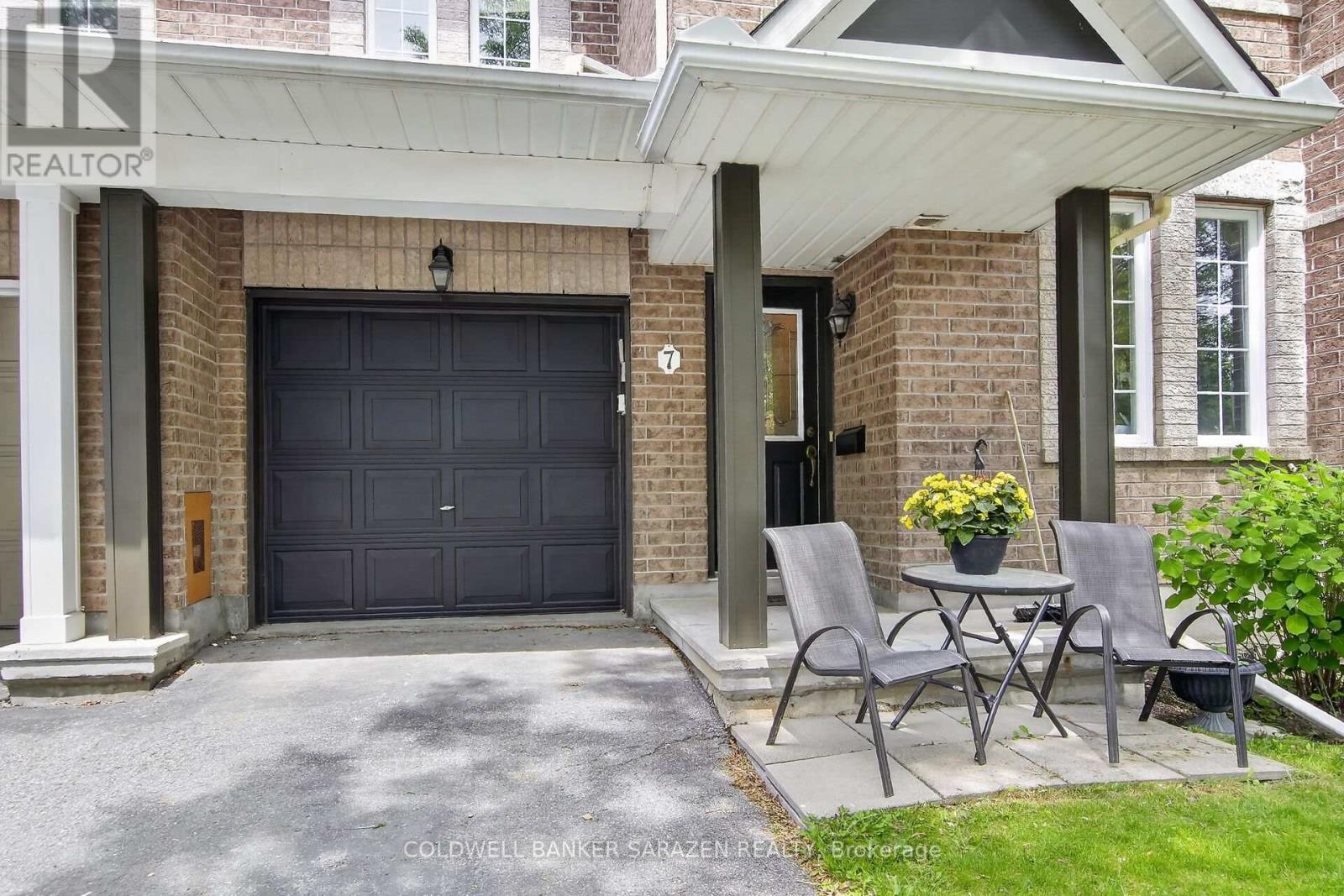 7 Barnstone Drive Property Photo 3