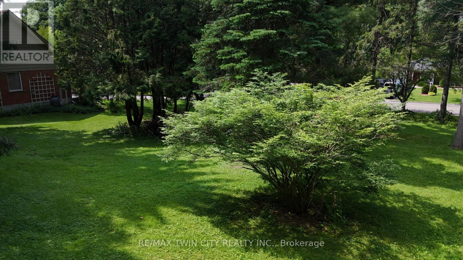 154 Mccall Crescent Property Photo 8
