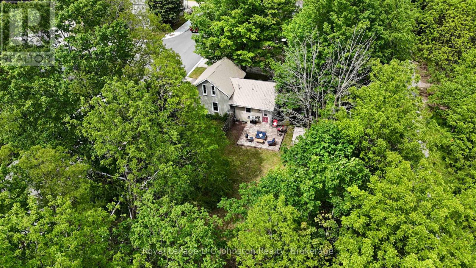 561 Wellington Street Property Photo 3