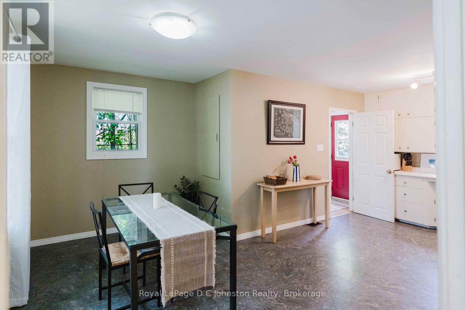 561 Wellington Street Property Photo 4