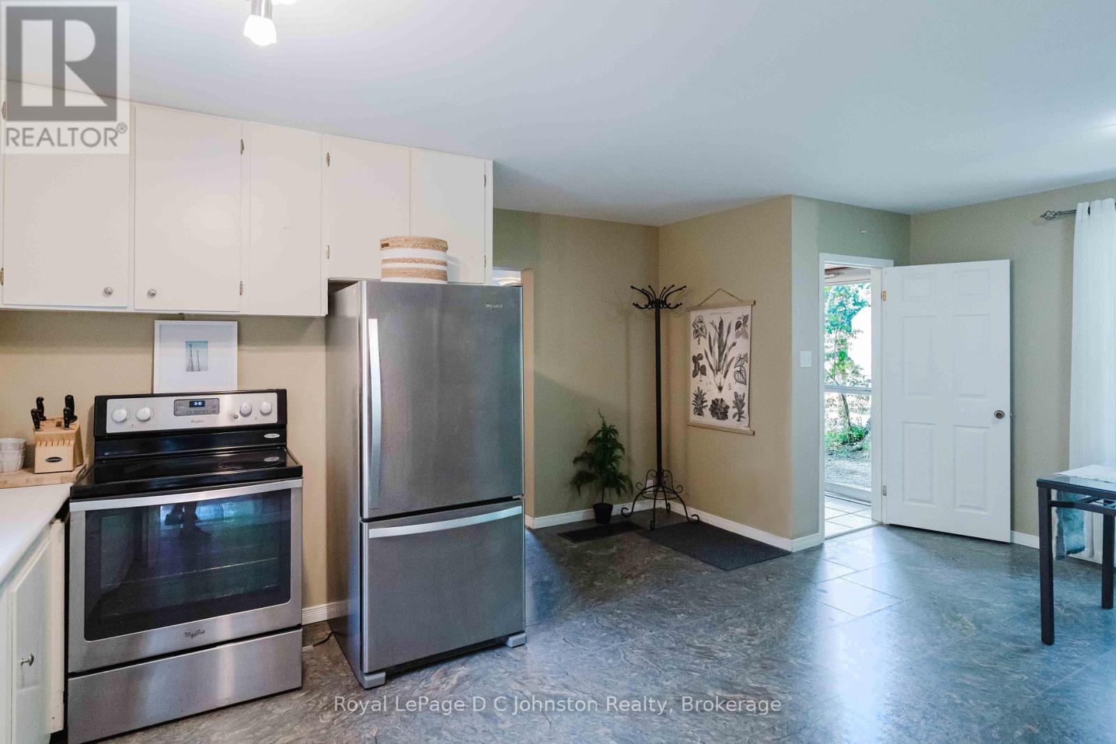 561 Wellington Street Property Photo 5