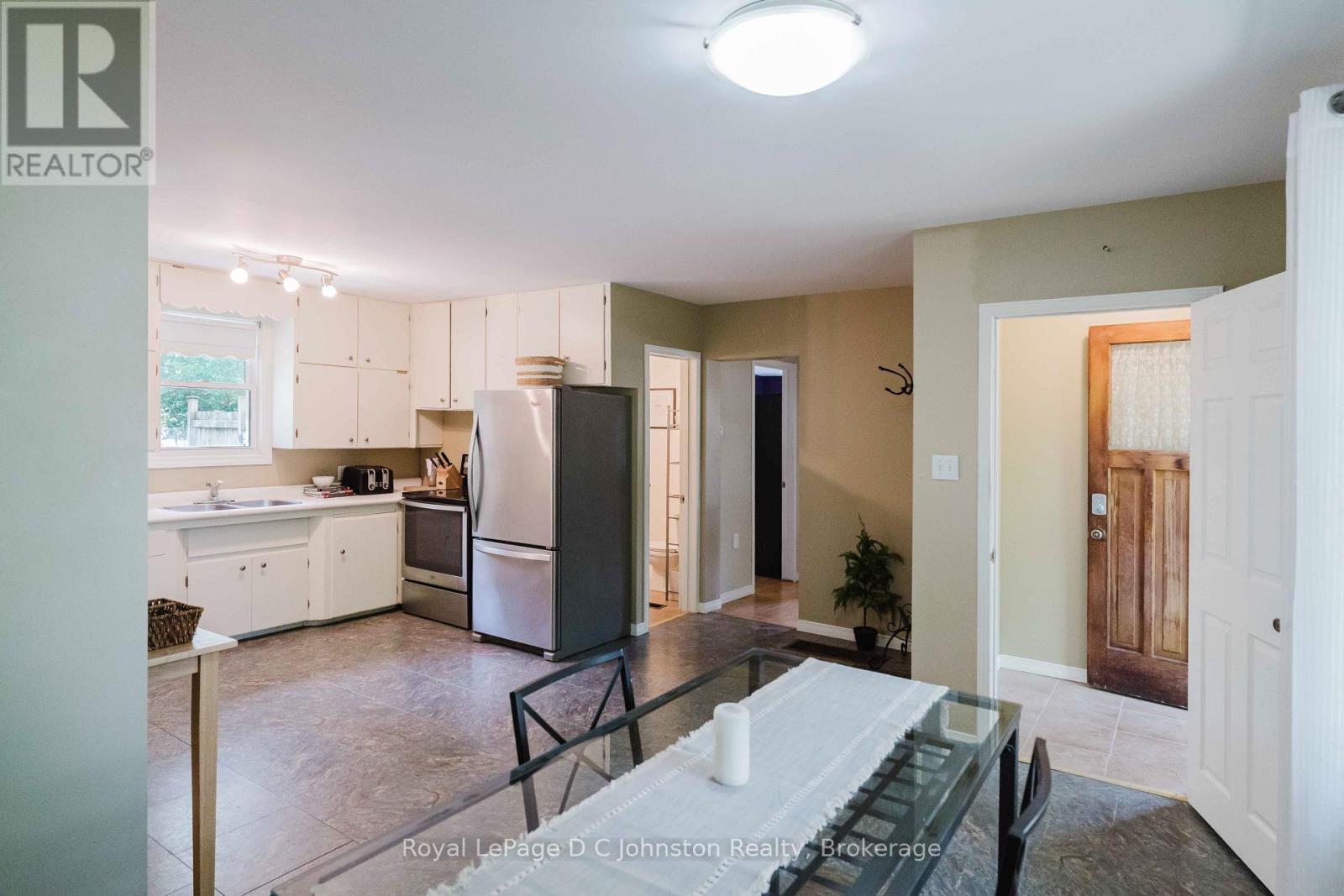 561 Wellington Street Property Photo 6
