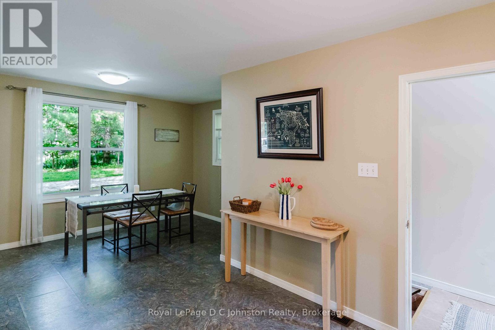 561 Wellington Street Property Photo 8