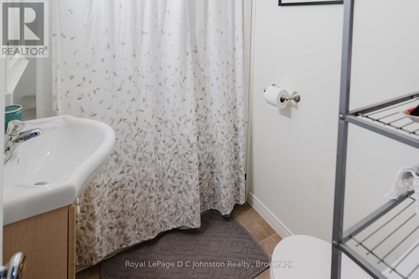 561 Wellington Street Property Photo 9