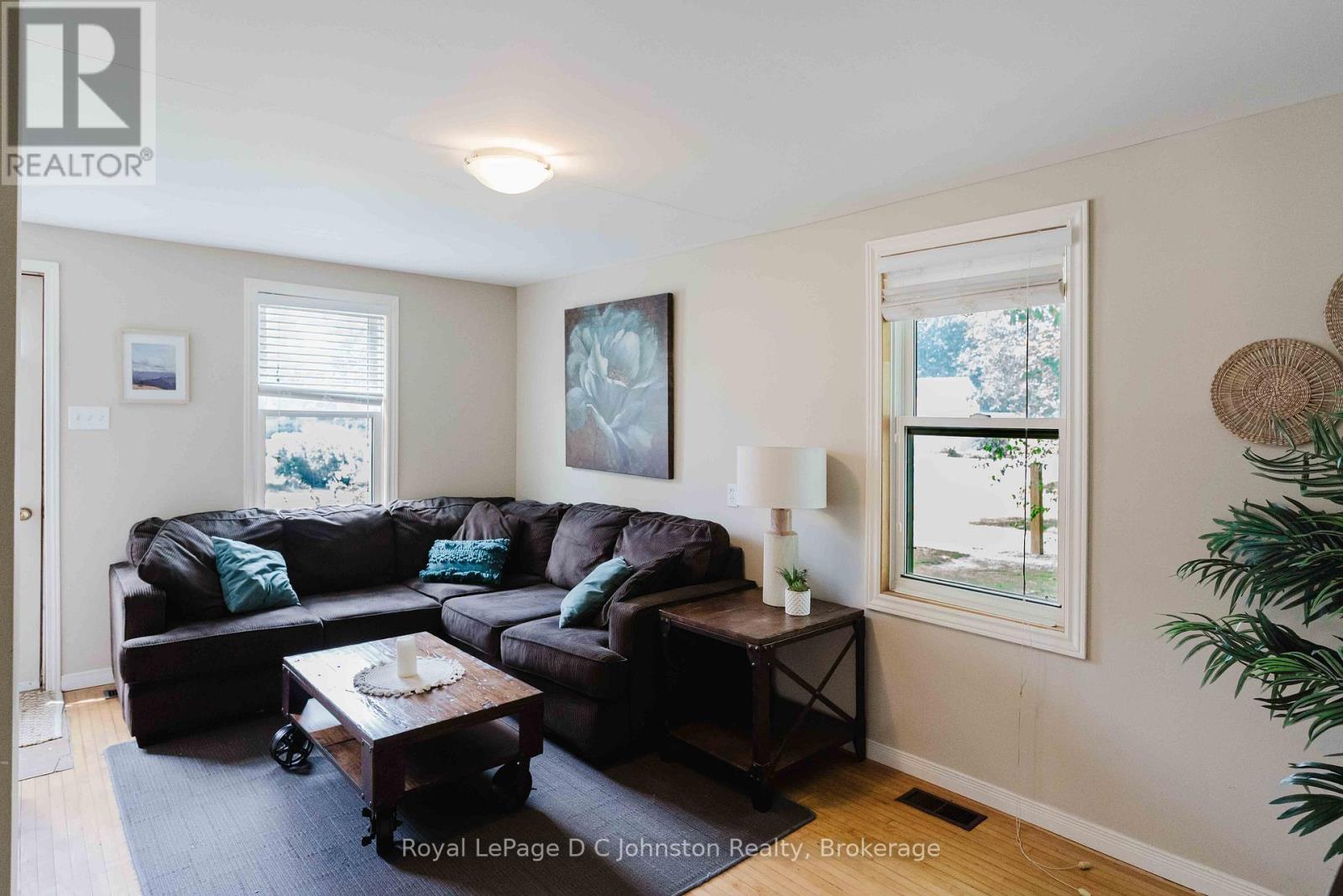 561 Wellington Street Property Photo 12