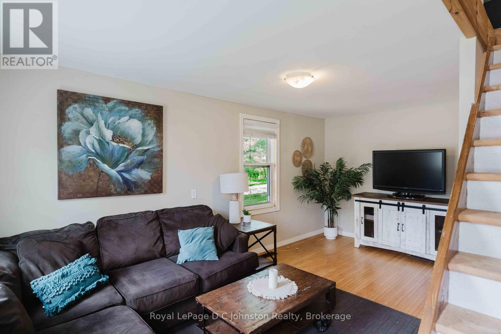 561 Wellington Street Property Photo 14
