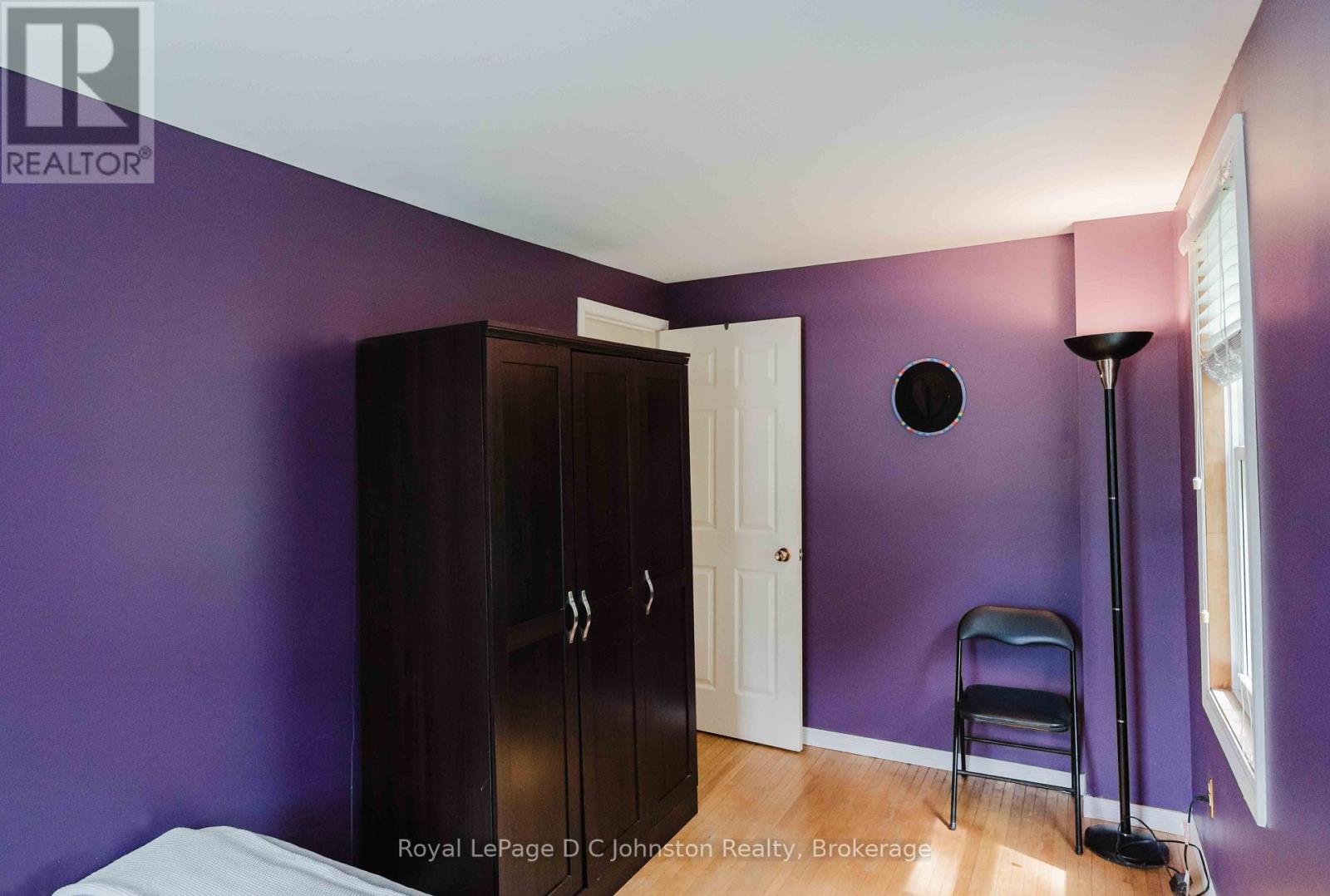 561 Wellington Street Property Photo 16