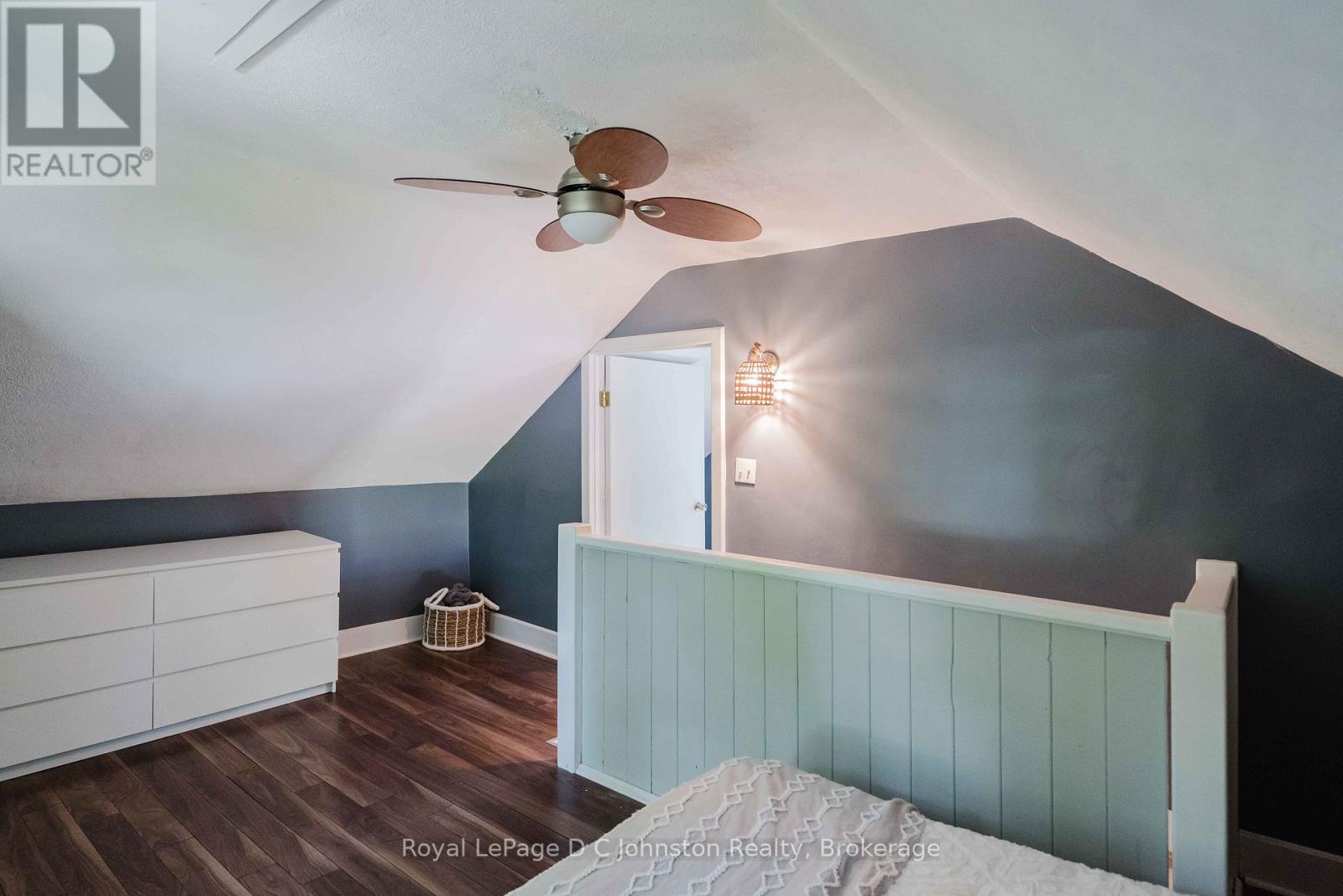561 Wellington Street Property Photo 18