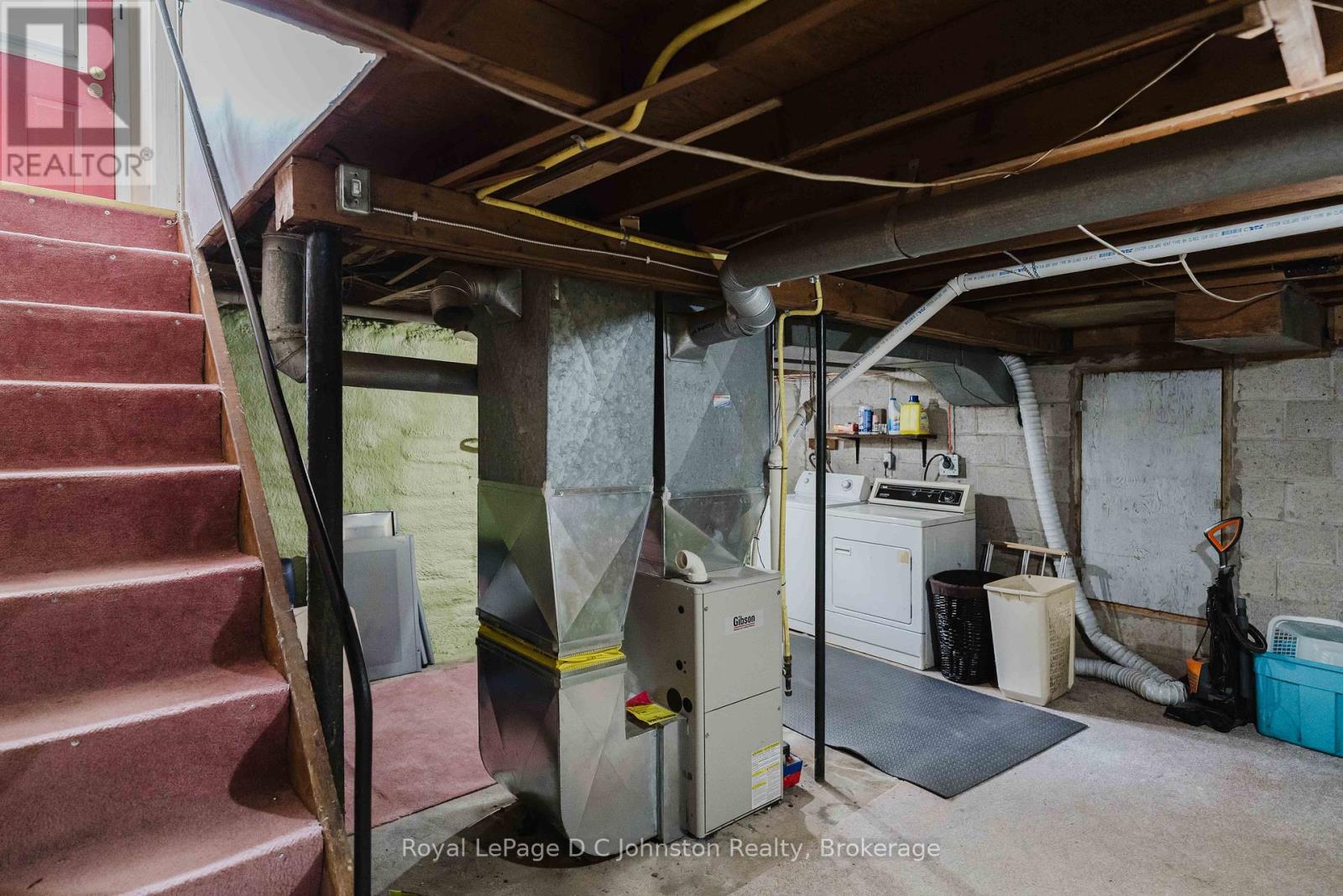 561 Wellington Street Property Photo 20