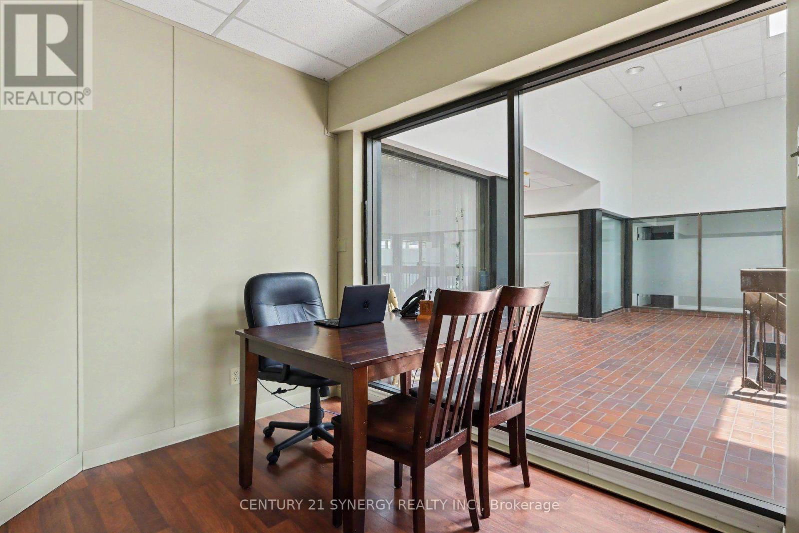 203 - 23 Beckwith Street N Property Photo 4
