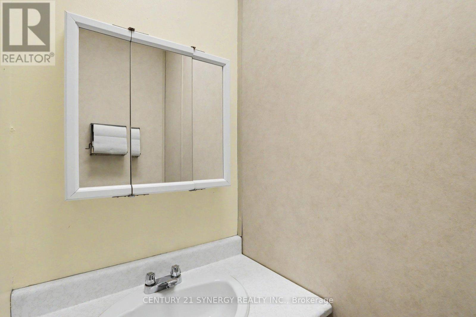 203 - 23 Beckwith Street N Property Photo 11