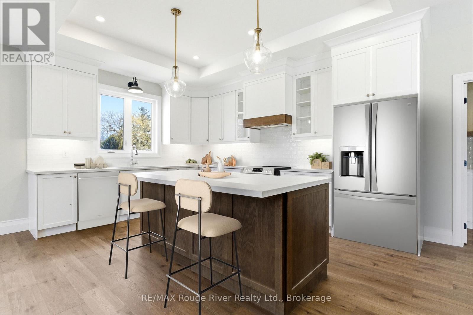 6-1000 D'arcy Street Property Photo 3