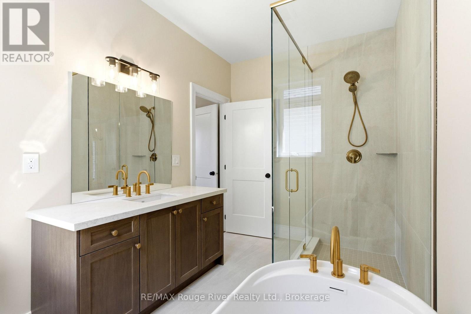 6-1000 D'arcy Street Property Photo 13
