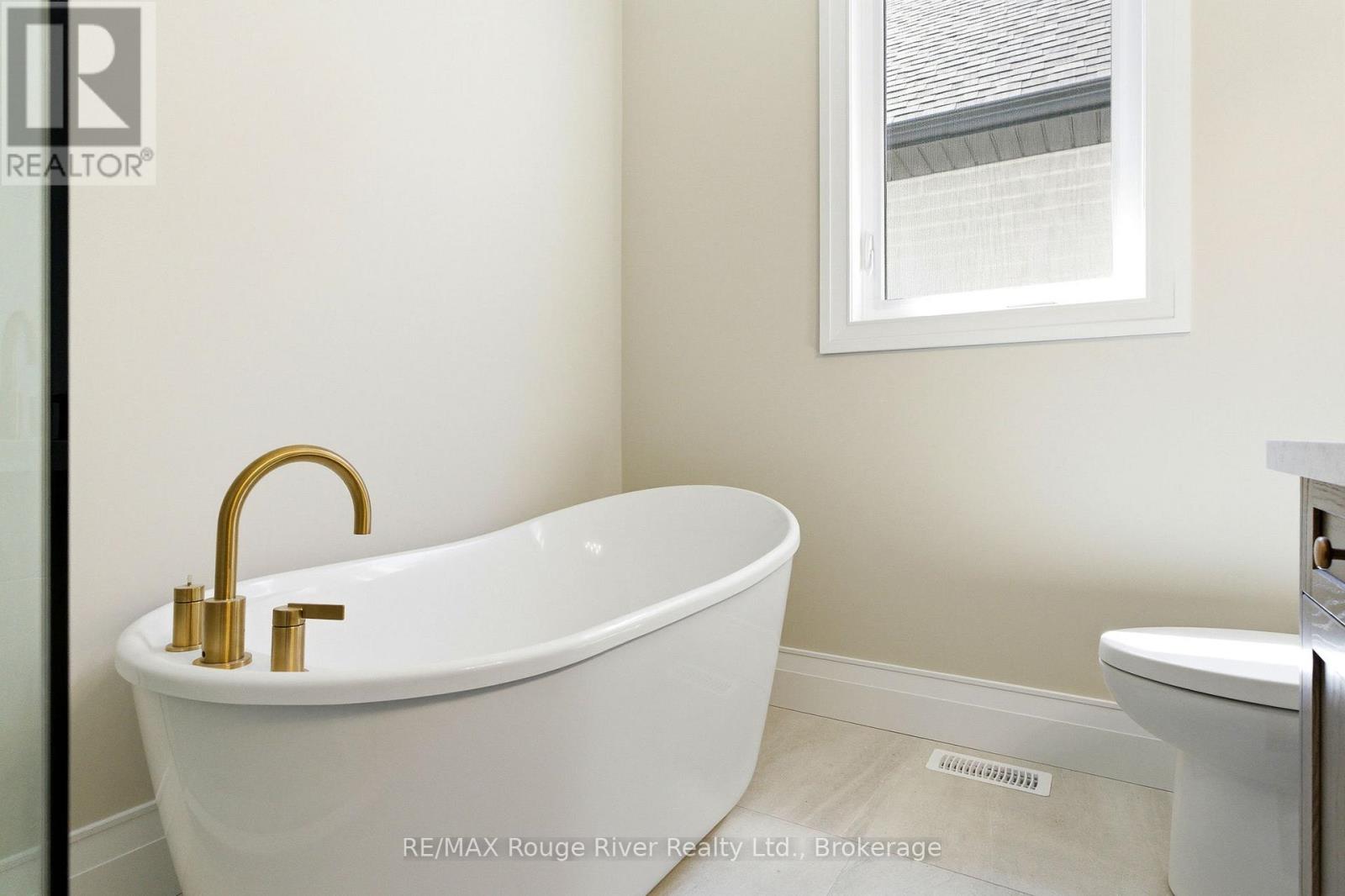 6-1000 D'arcy Street Property Photo 15