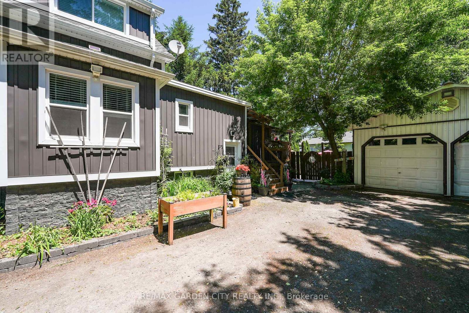3555 Campden Road Property Photo 2