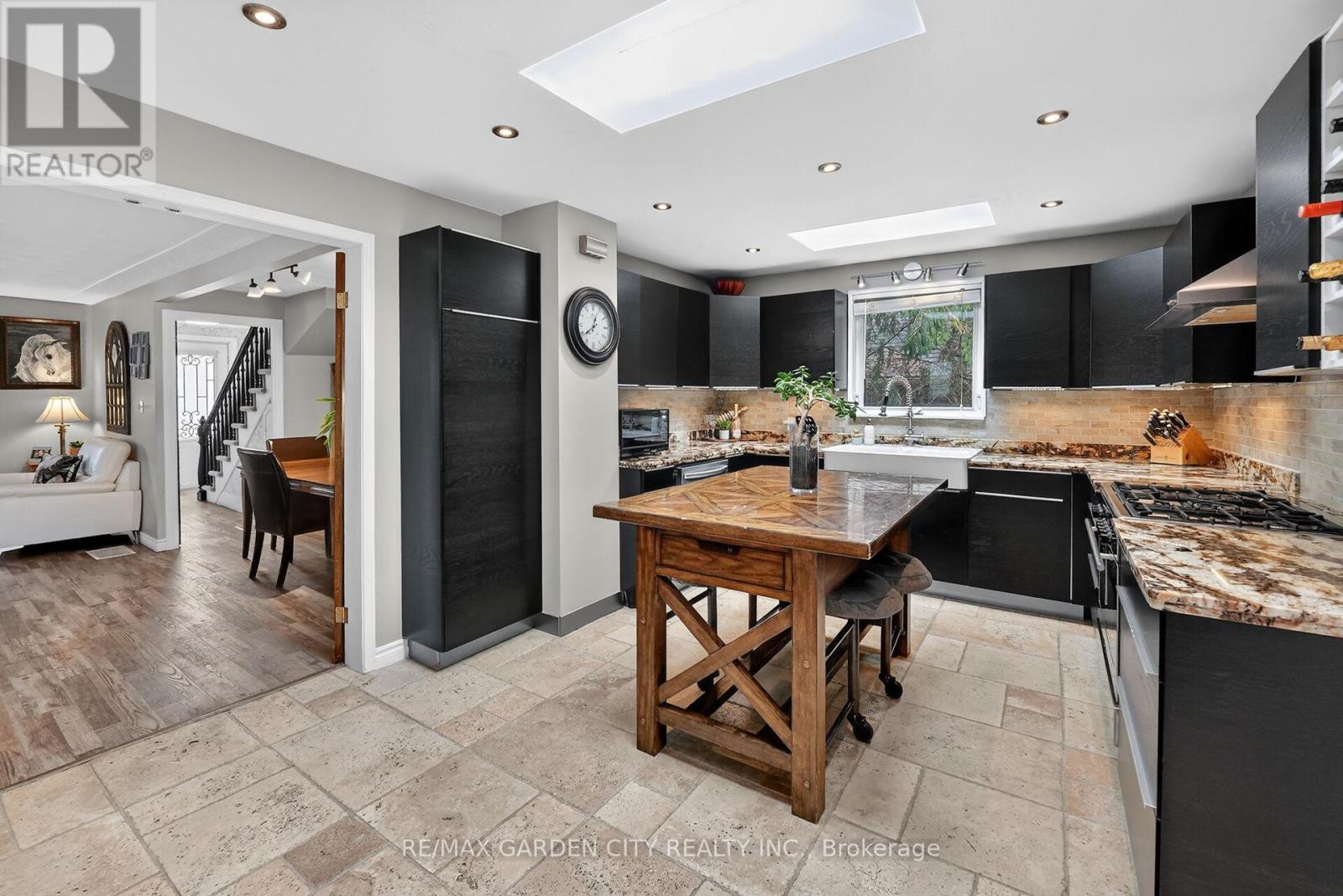 3555 Campden Road Property Photo 7