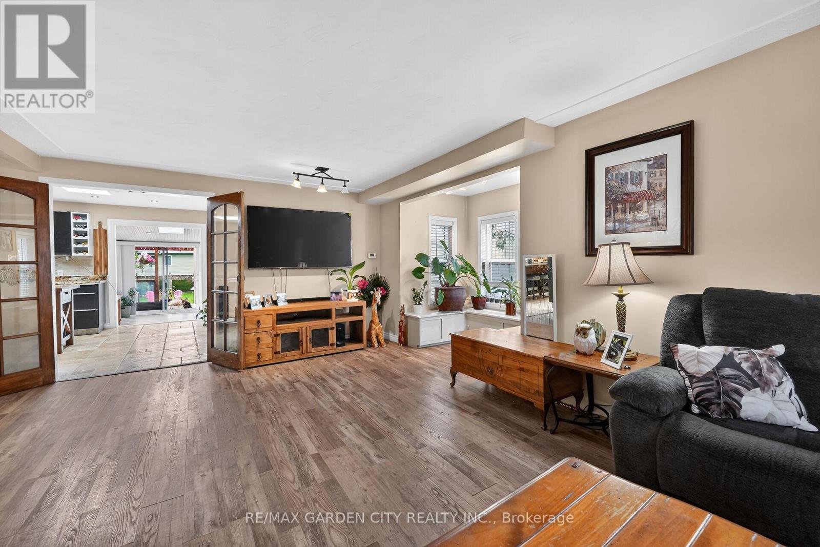 3555 Campden Road Property Photo 15