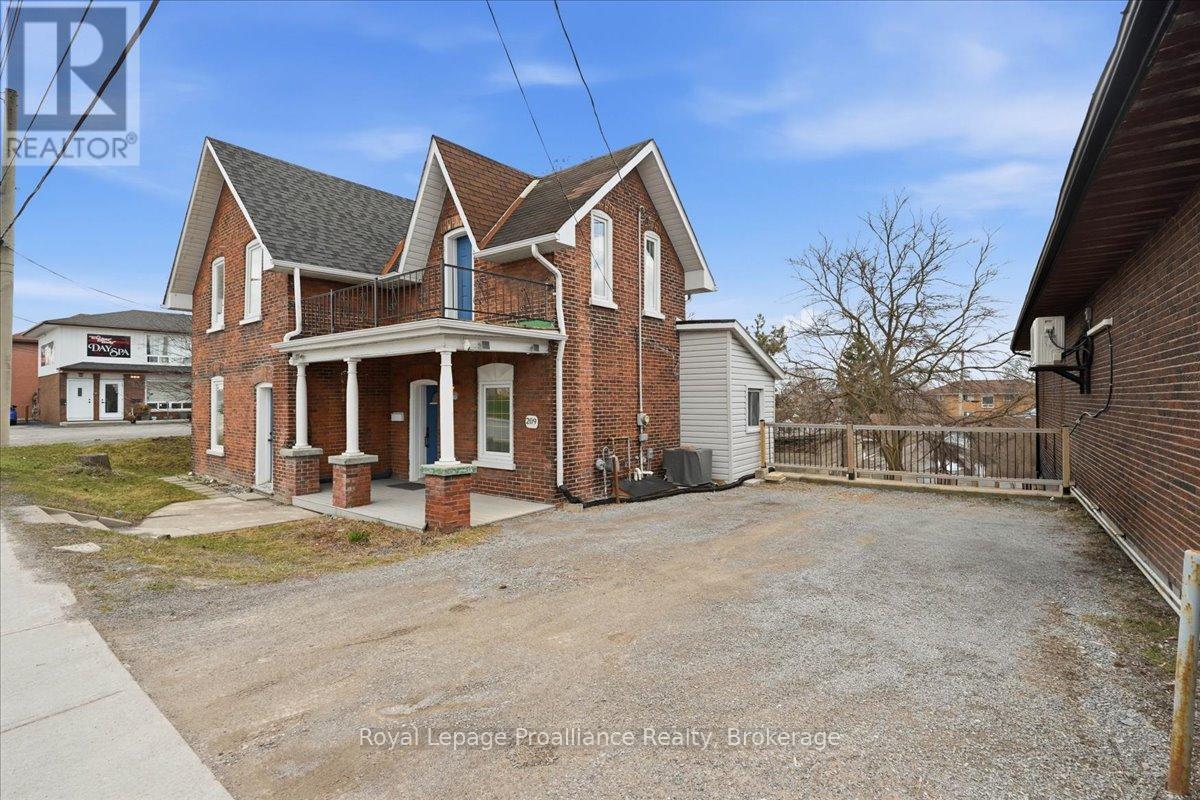 209 DUNDAS ST. E. STREET Property Photo 1