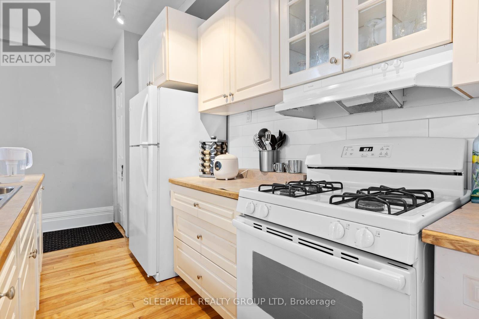 389 Daly Avenue Property Photo 7
