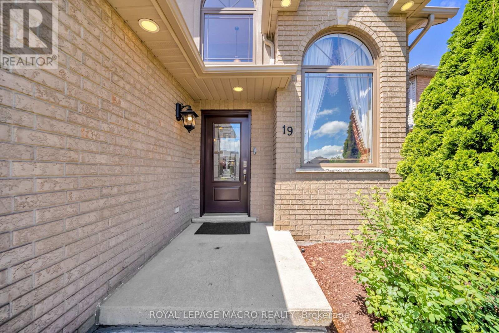 19 Sonata Avenue Property Photo 3