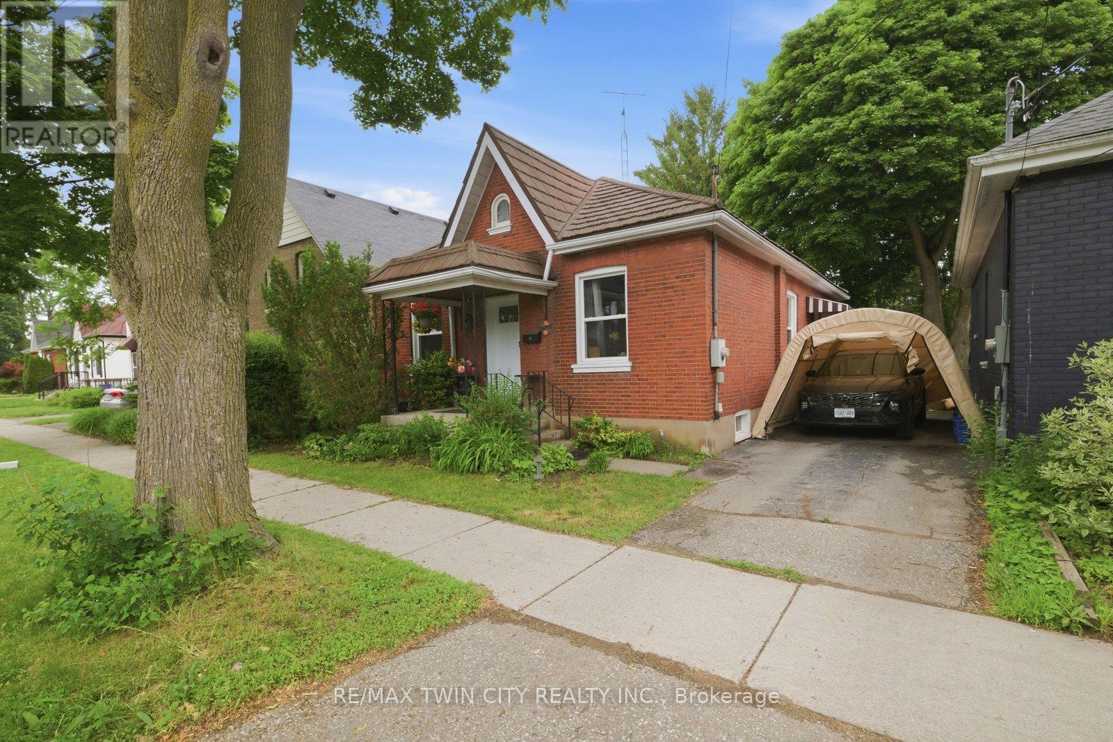 12 Brunswick Street N Photo de la propriété 1