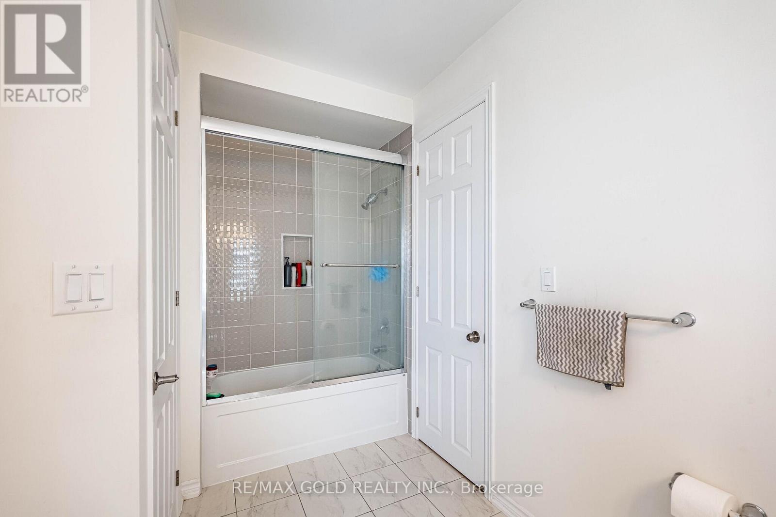 781 Gilmour Crescent Property Photo 37