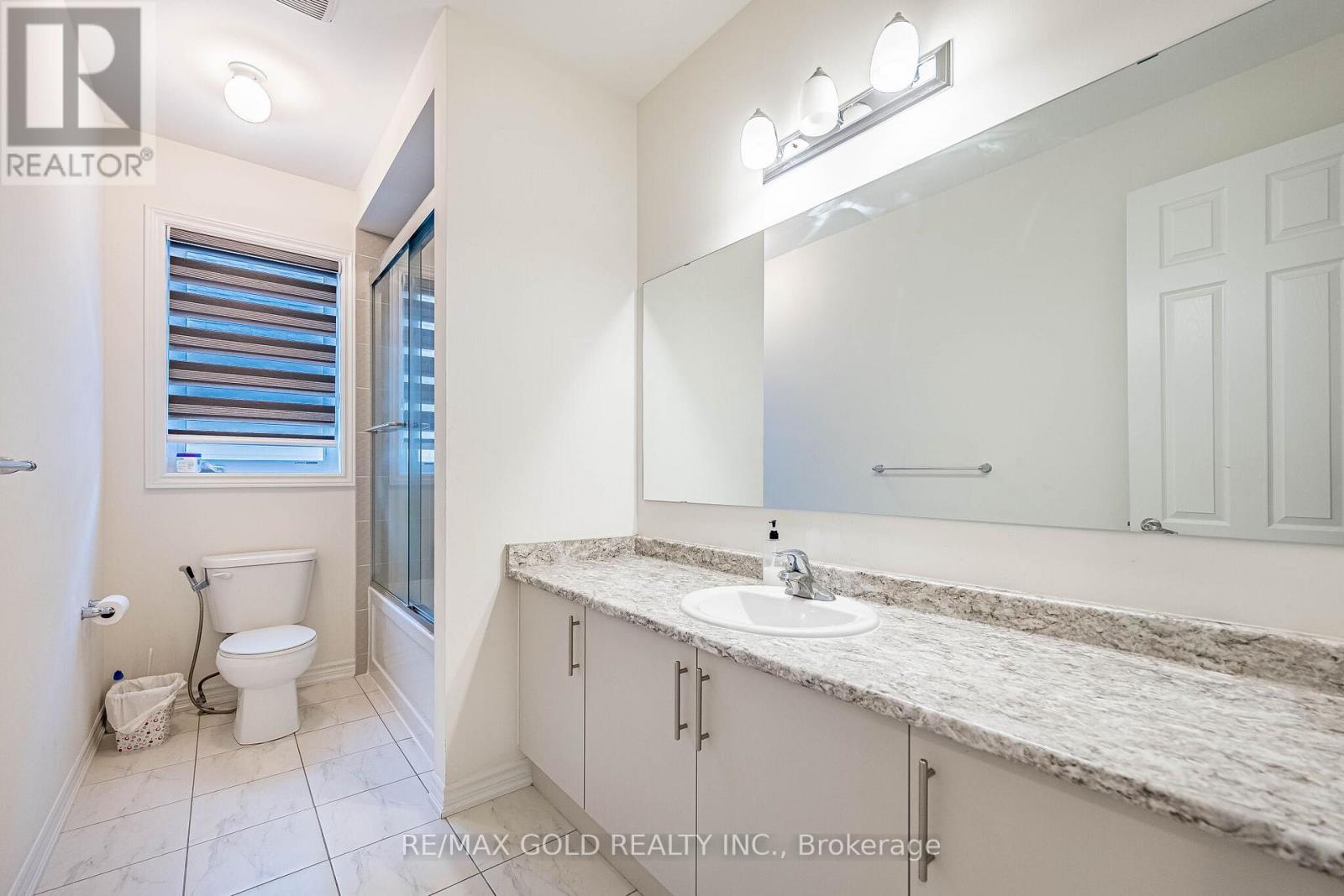 781 Gilmour Crescent Property Photo 40