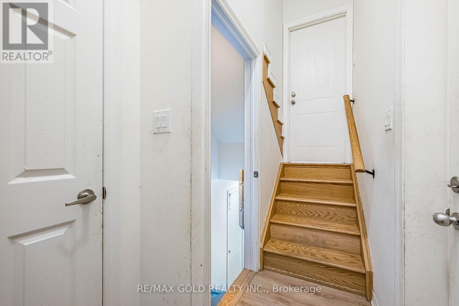 781 Gilmour Crescent Property Photo 41