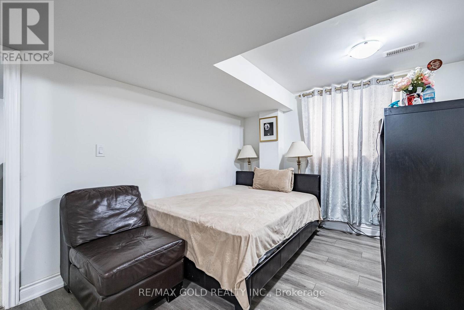 781 Gilmour Crescent Property Photo 45
