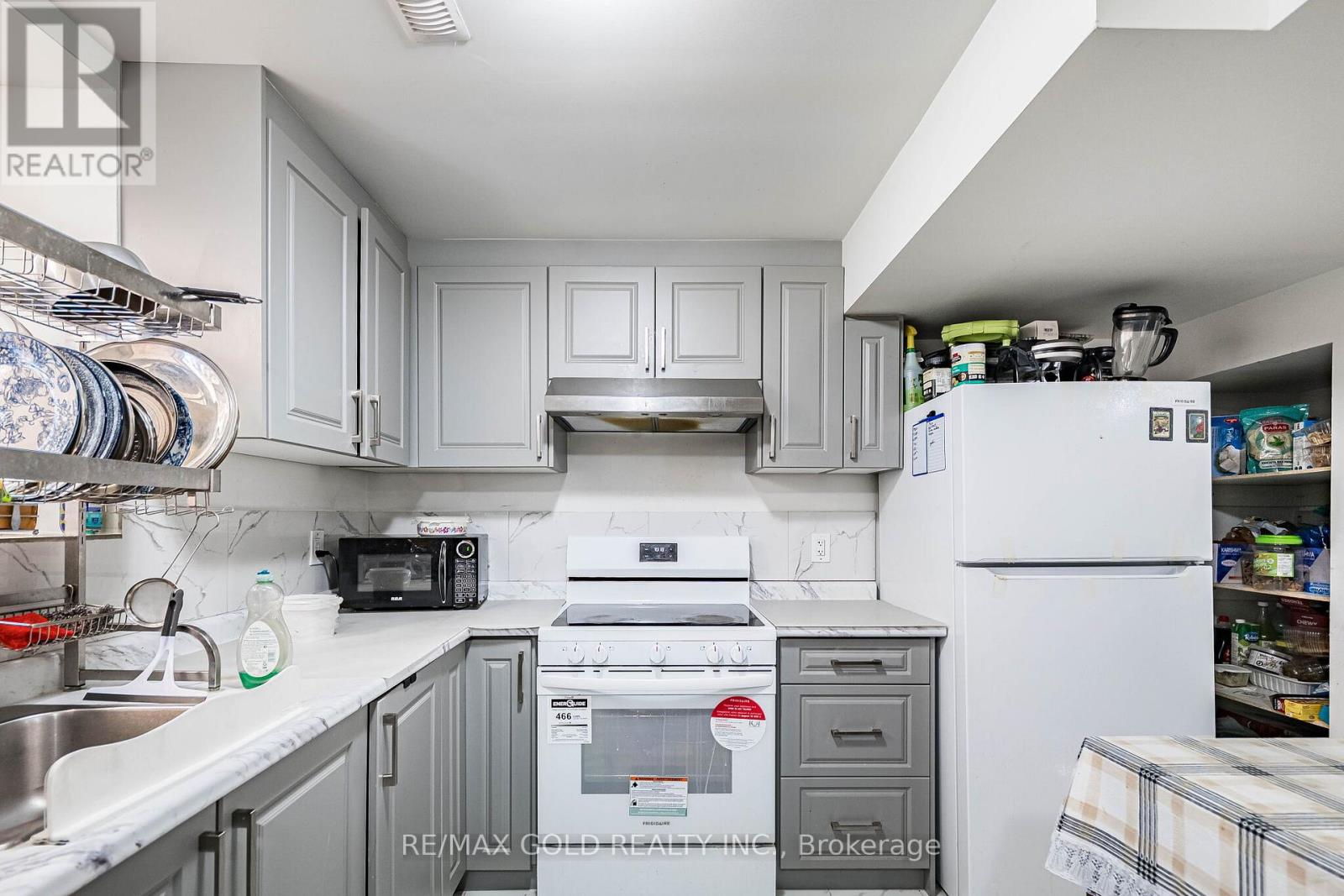 781 Gilmour Crescent Property Photo 46