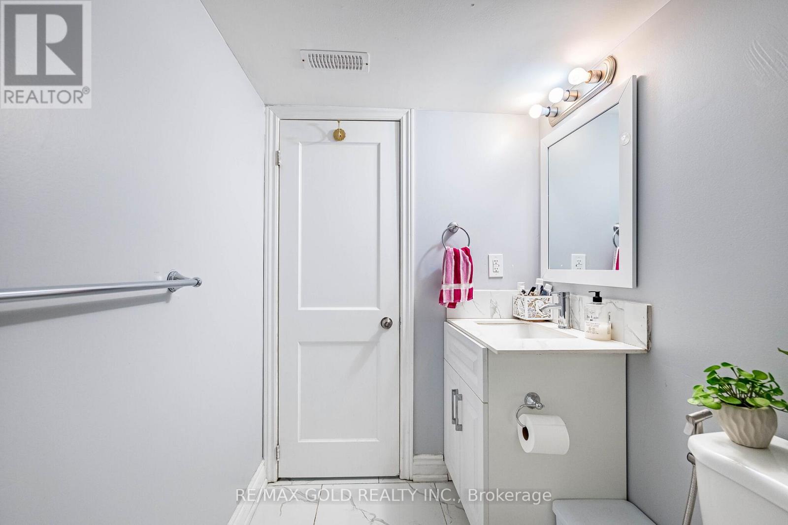 781 Gilmour Crescent Property Photo 49